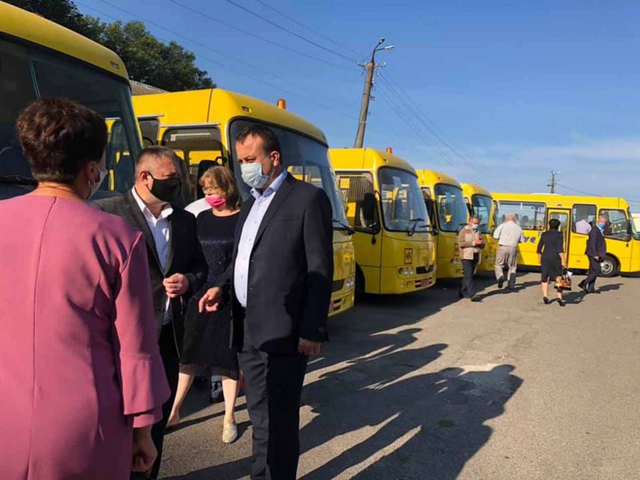 Вінниччина: Громади отримали  шкільні автобуси  та медичні автомобілі